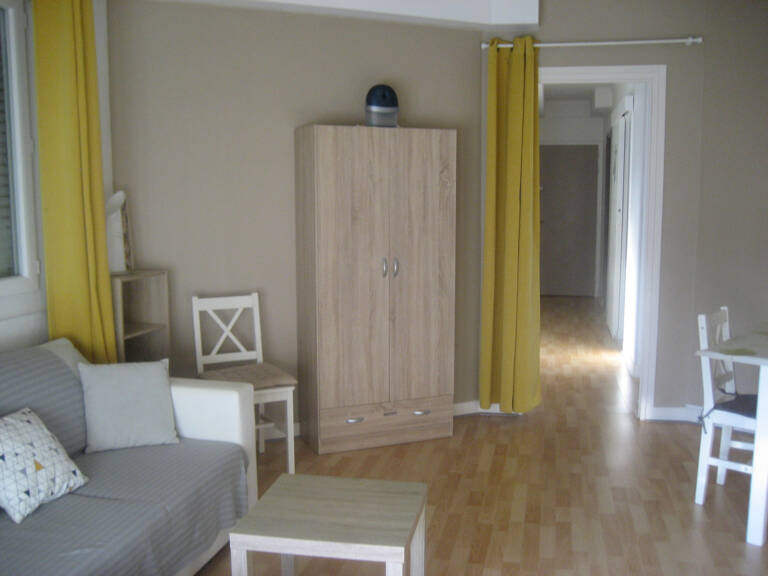 ROYAN LOCATION SAISONNIERE APPARTEMENT T2 — photo 1