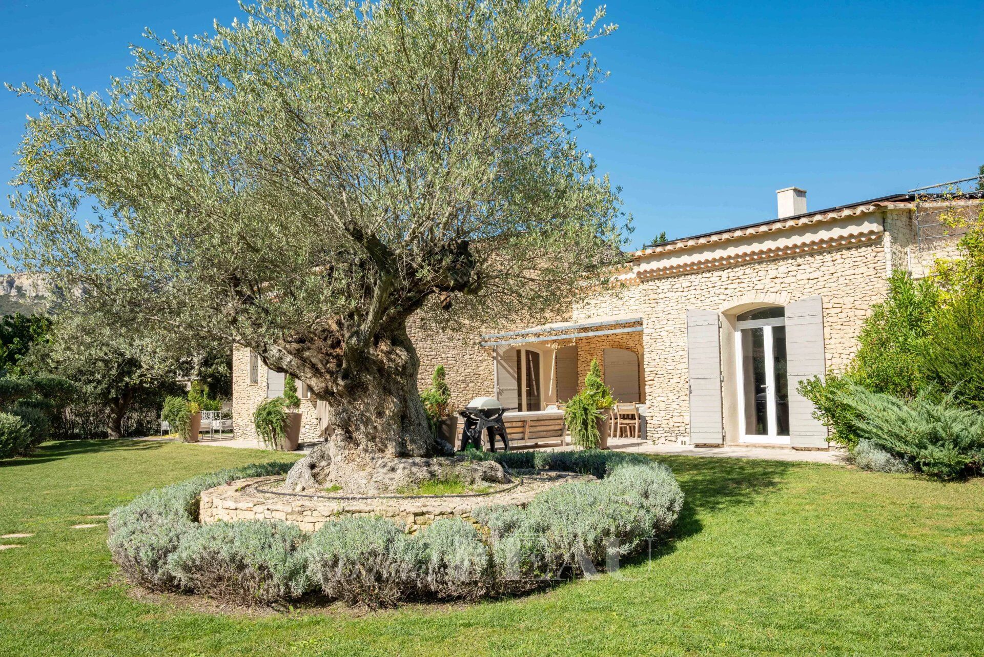 Villa / Maison  T13 à vendre Eygalières 13810