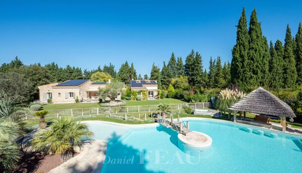 Villa / Maison 13 pièces  à vendre Eygalières 13810