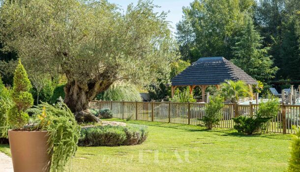 Villa / Maison 13 pièces  à vendre Eygalières 13810