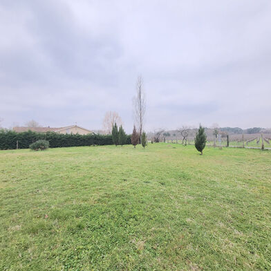 Terrain 800 m²