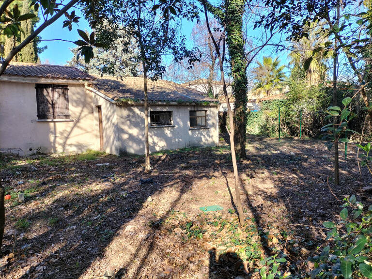 Saint André de Sangonis. Bâtiment sur 640m2 de jardin — photo 1