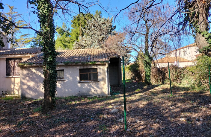 Saint André de Sangonis. Bâtiment sur 640m2 de jardin — photo 3