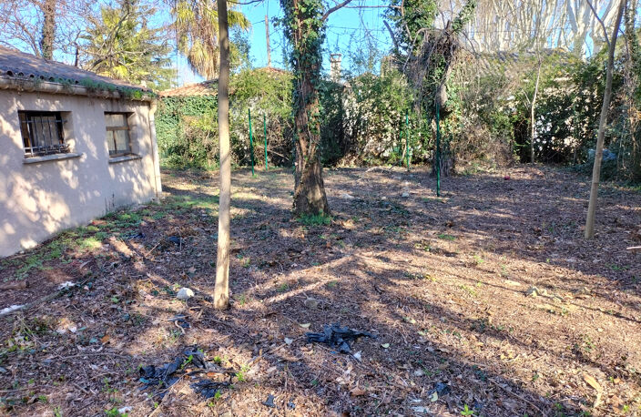 Saint André de Sangonis. Bâtiment sur 640m2 de jardin — photo 4