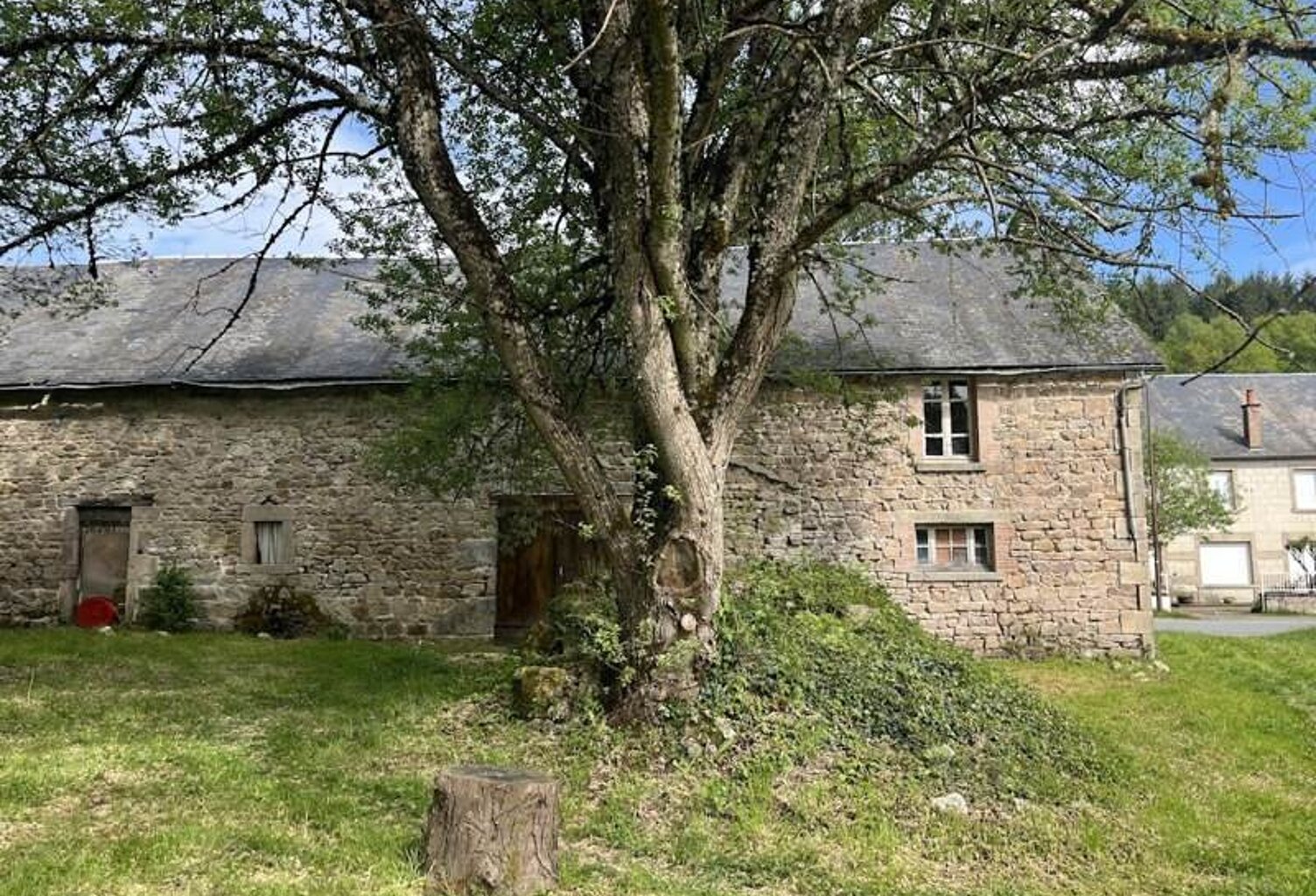 Maison en pierre de 3 pièces principales — photo 1