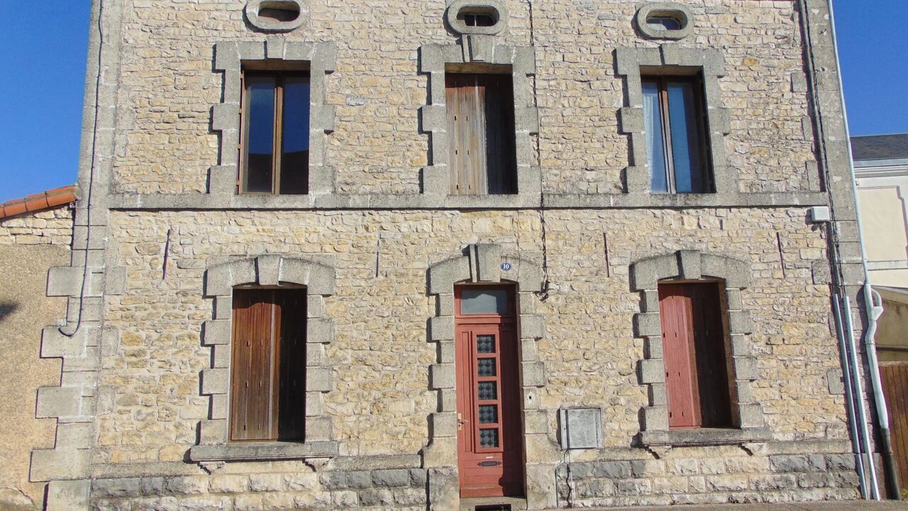 maison 8 pièces 100 m2 à vendre à Ruffec (16700)