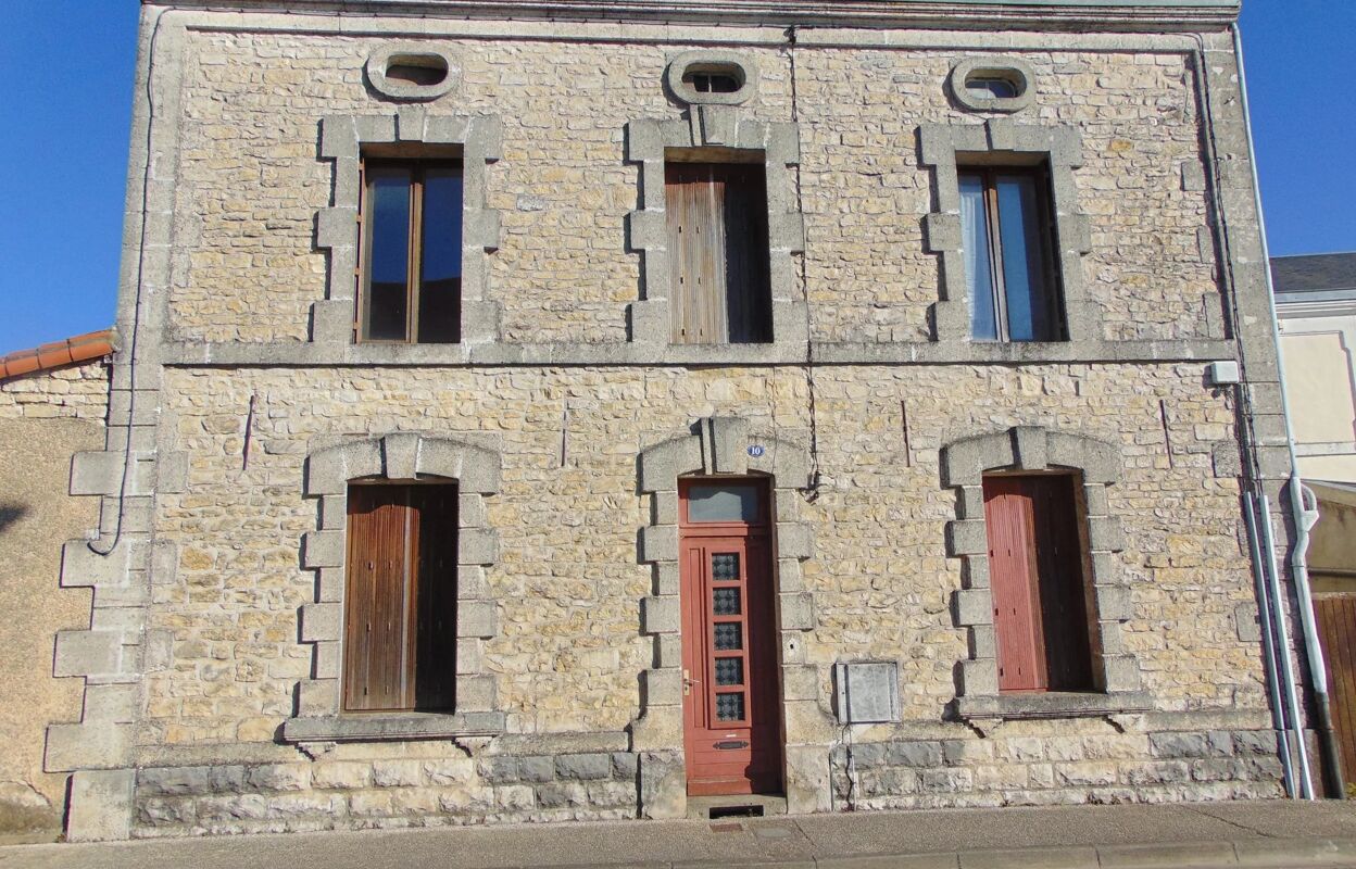 maison 8 pièces 100 m2 à vendre à Ruffec (16700)