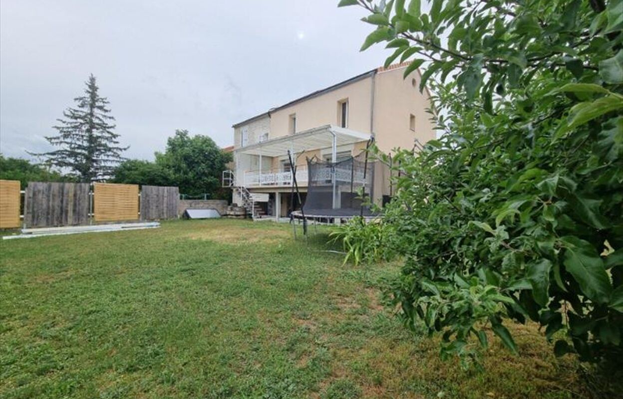 maison 8 pièces 150 m2 à vendre à Ruelle-sur-Touvre (16600)