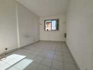 NICE RIQUIER- 3 PIECES A RENOVER- BALCON - — photo 4