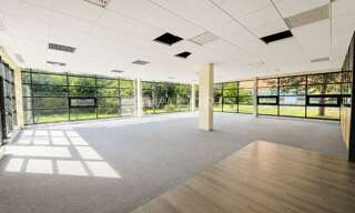 Bureau  3288 m² à louer à Saint-Priest (69800)