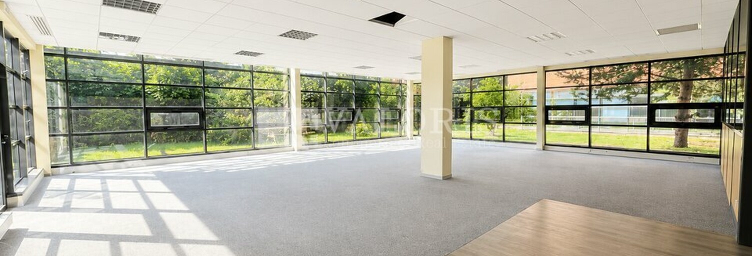 Bureau  3288 m² à louer à Saint-Priest (69800)