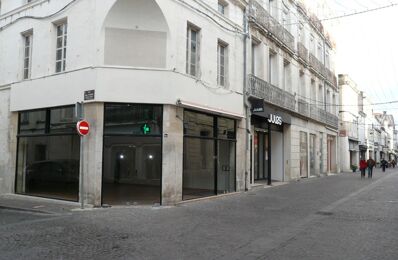 location commerce 2 214 € CC /mois à proximité de Pons (17800)
