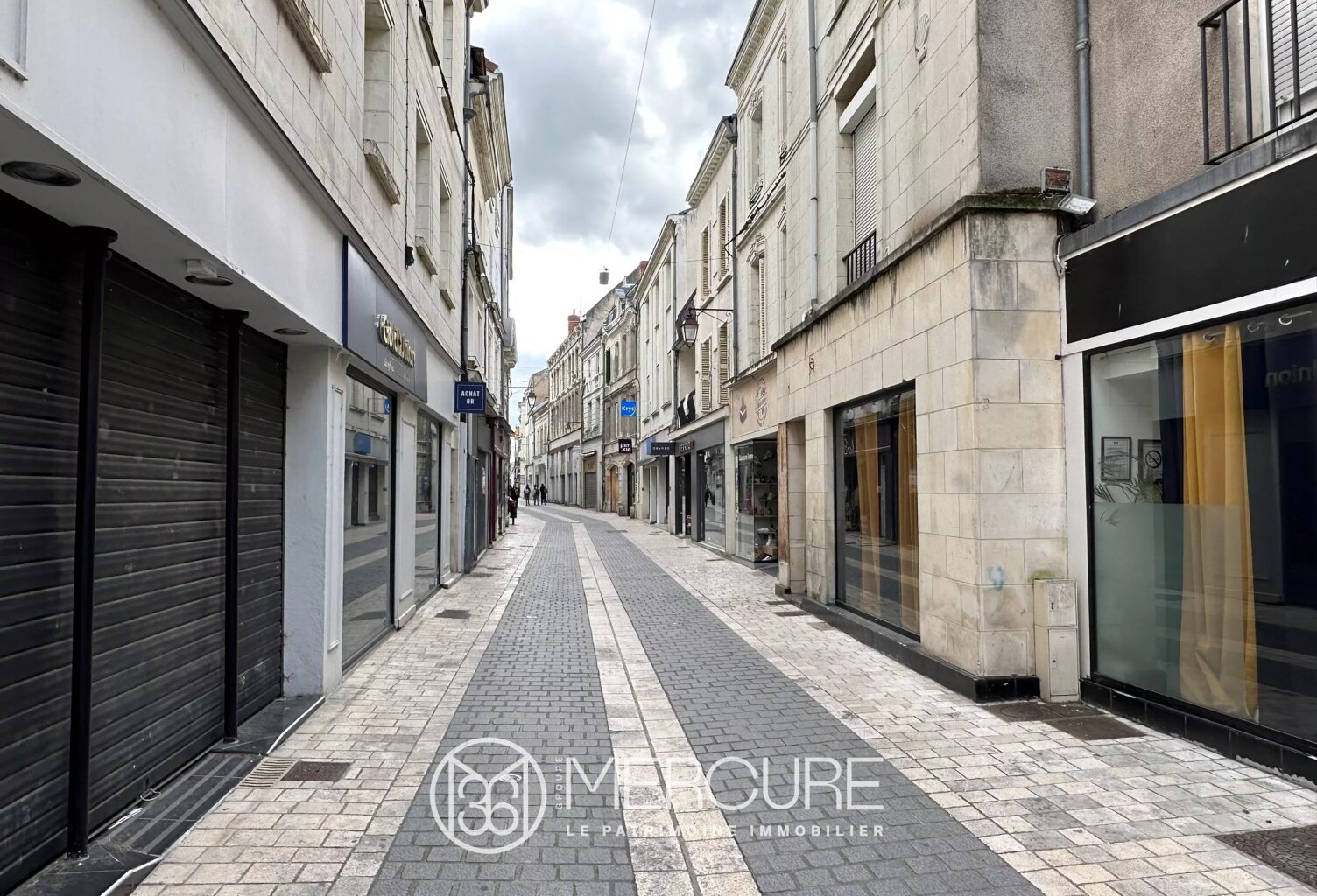 IMMEUBLE - 2 TYPE 1 et LOFT ou COMMERCE — photo 1