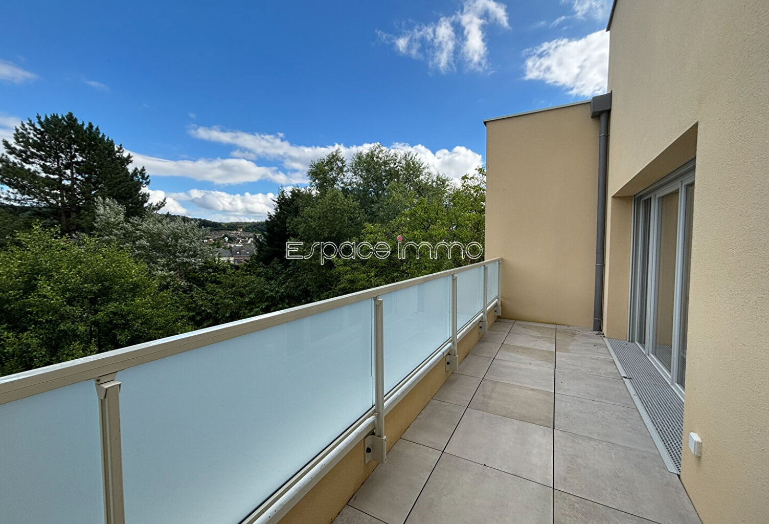 Résidence de standing - Appartement avec balcon et stationnement - Montville centre - 3 pièces - 87m² — photo 1