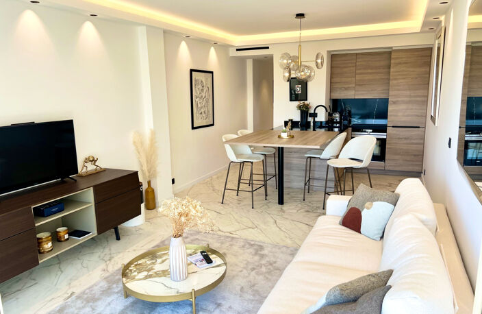 CANNES CENTRE CROISETTE PIED DANS L'EAU PENTHOUSE T3 VUE MER — photo 4
