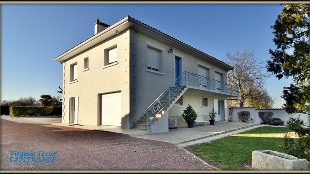 maison 9 pièces 210 m2 à vendre à Saint-Jean-d'Angély (17400)