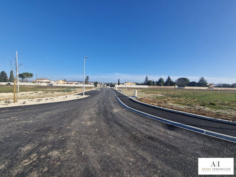 PARCELLE A BATIR DE 683 m² — photo 1