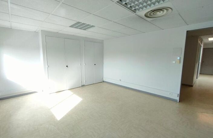 Location bureau 6 pièces  à Martigues (13500) — photo 3