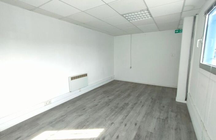 Location bureau 6 pièces  à Martigues (13500) — photo 4