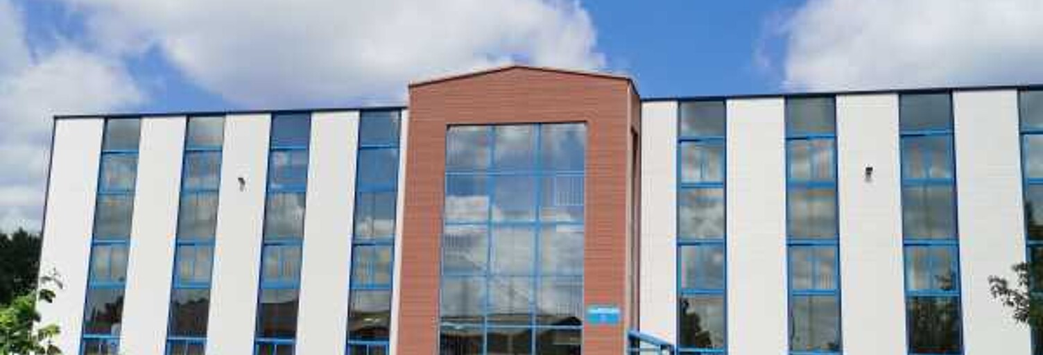 Bureau  932 m² à louer à Vern-sur-Seiche (35770)