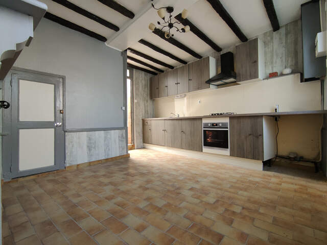PLEIN CENTRE VILLE, TRES BELLE MAISON ANCIENNE RENOVEE AVEC — photo du bien