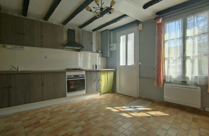 PLEIN CENTRE VILLE, TRES BELLE MAISON ANCIENNE RENOVEE AVEC — photo 2