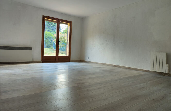 A 5 MN DE BEAUVAIS, TRES  BELLE LONGERE  RENOVEE  EN COLOMBA — photo 5