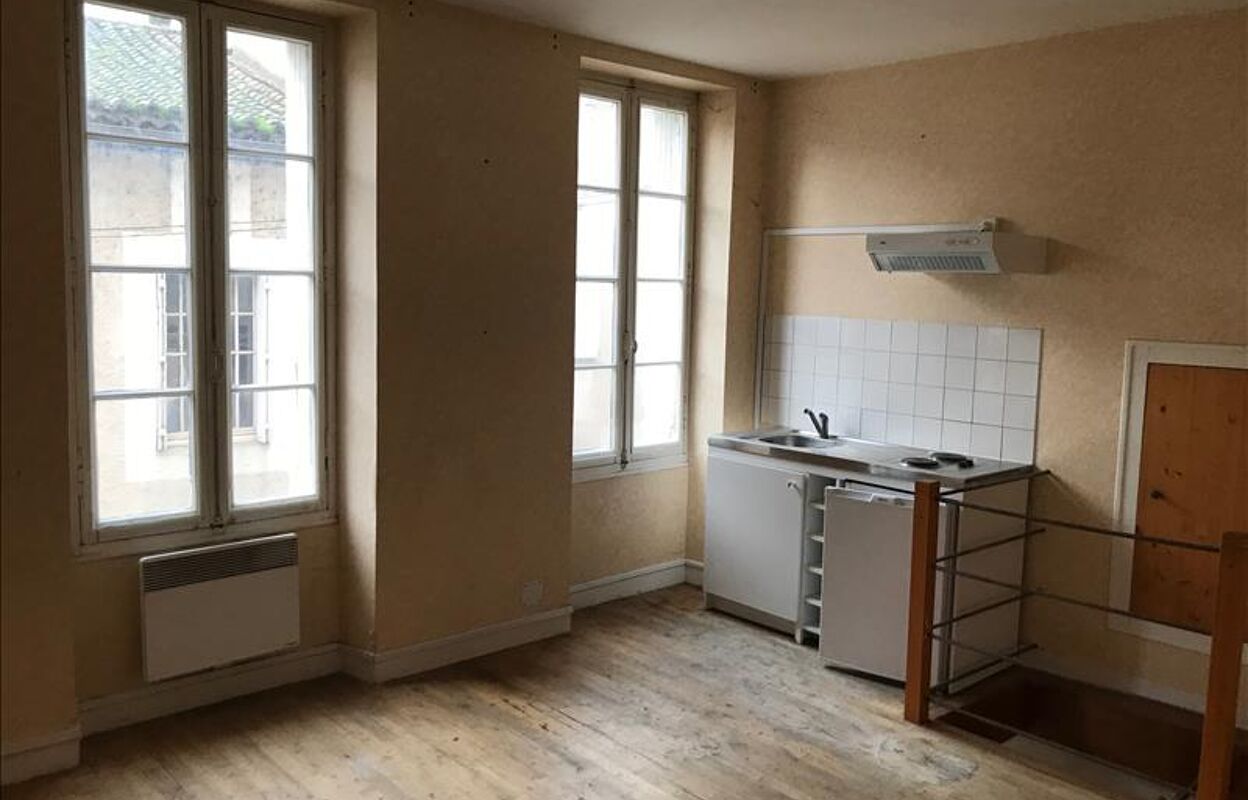 appartement 2 pièces 51 m2 à vendre à Montbron (16220)