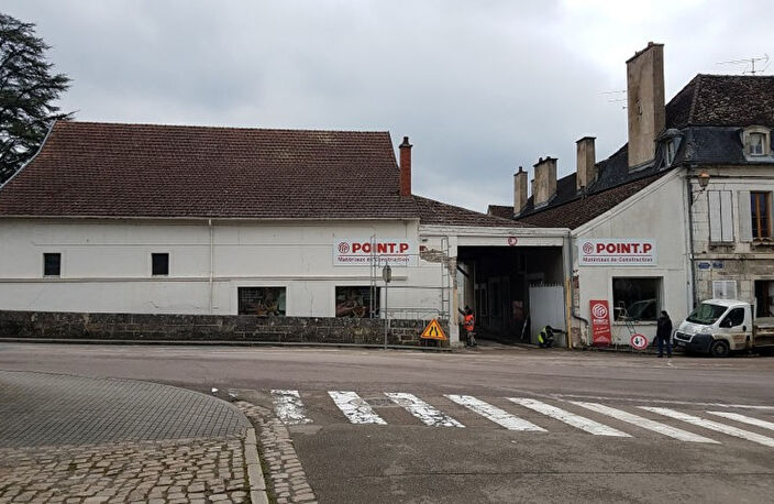 Ensemble immobilier développant 2900m² de surface de bâtiments sur une parcelle de 7850m² — photo 2