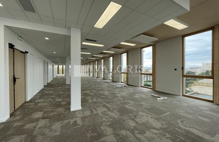 BUREAUX à LOUER — photo 2
