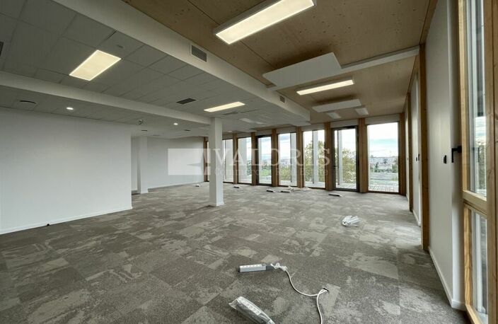 BUREAUX à LOUER — photo 4