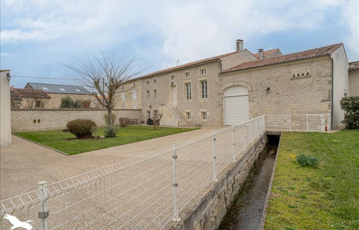 maison 4 pièces 200 m2 à vendre à Matha (17160)