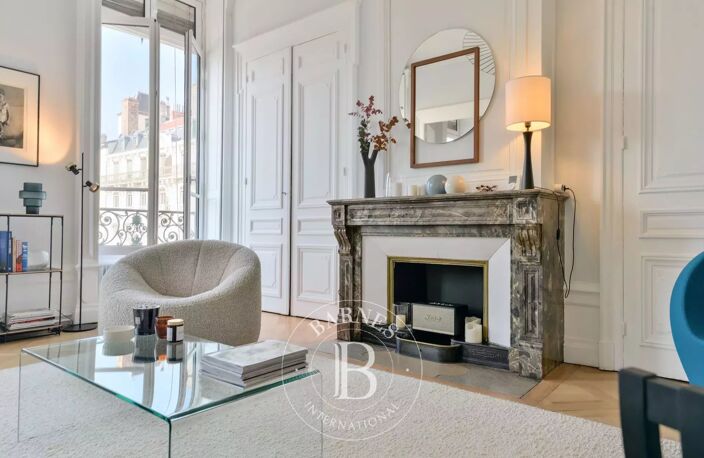 Lyon 2 - Place Carnot - Appartement de 79,02 m²  - 3ème étage - Ascenseur - 1 Grenier - 2 Chambres — photo 3
