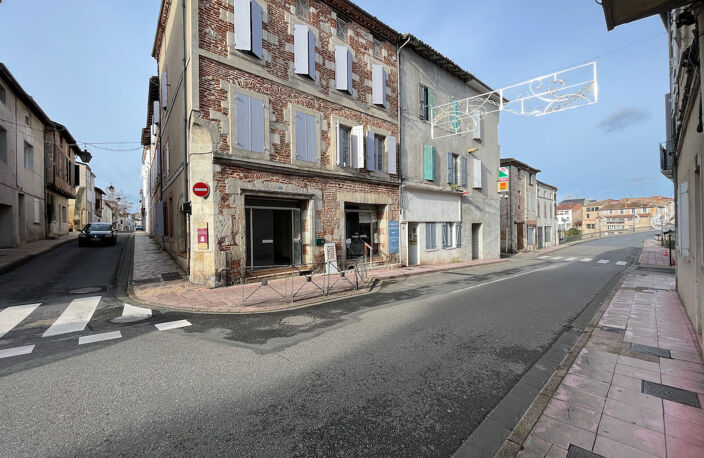 Villeneuve sur Lot, rive gauche, dans une rue proche du centre ville, en ANGLE, local commercial de 35 m², lumineux. Première pièce d'accueil de 24 m², bureau avec fenêtre de 8 m², WC. Les informations sur les risques auxquels ce bien est exposé sont disp — photo 5