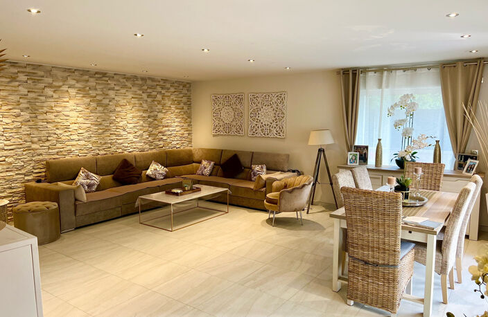 CANNES PROCHE BAS CROIX DES GARDES VILLA T7 SUD 220M2 PISCIN — photo 2