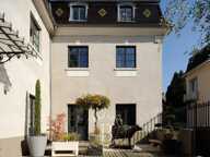 Tassin-La-Demi-Lune - Maison meublée d'exception de 362,90 m² - Terrasse et jardin - Piscine intérieure - Garage - 4 Chambres — photo 2