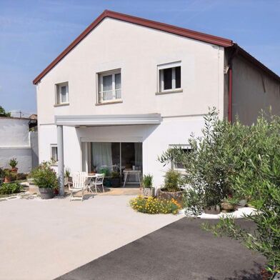 Maison 6 pièces 360 m²