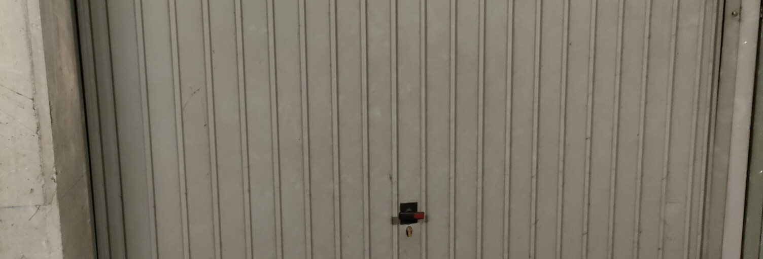 Garage  14 m² à louer à Marseille 8 (13008)