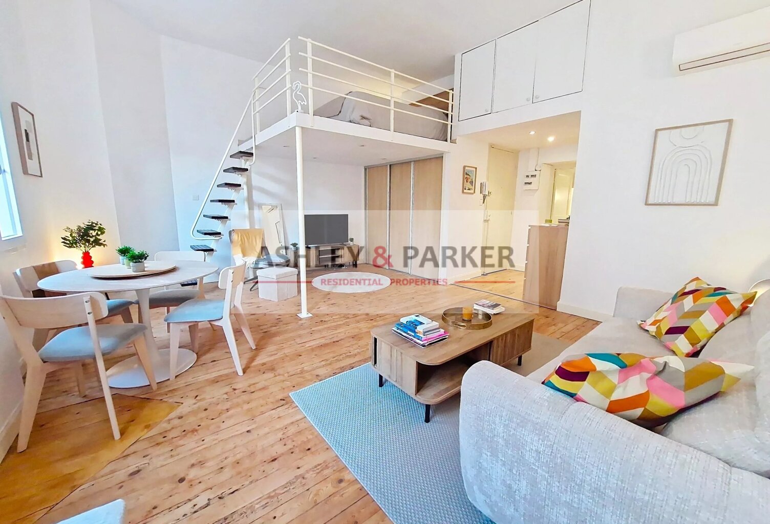 LOFT — photo 1