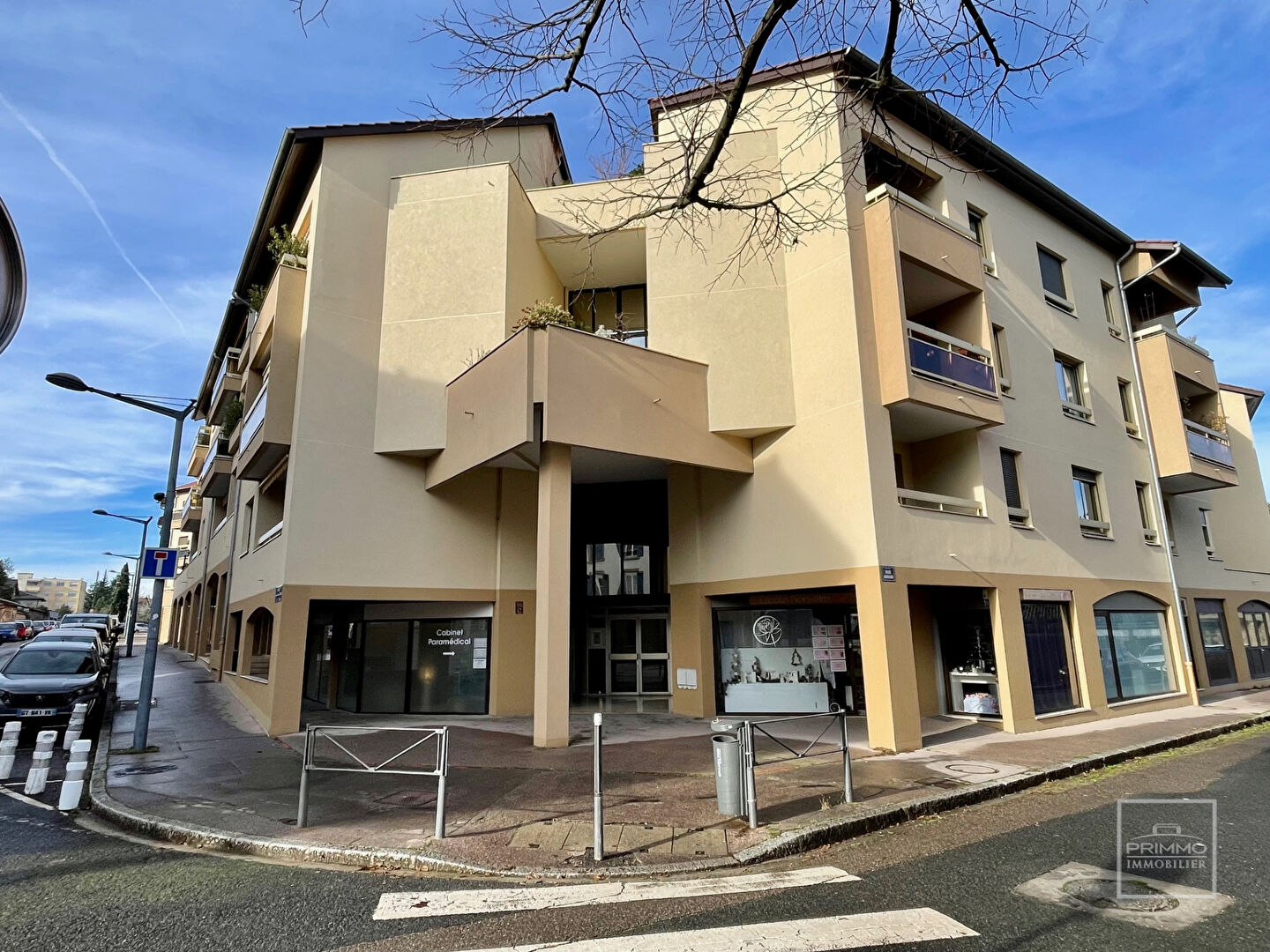 Local commercial L T