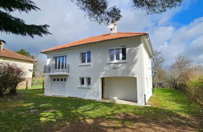 vente maison 127 000 € à proximité de Luchapt (86430)