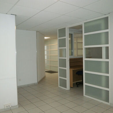 Bureau 7 pièces 246750 €