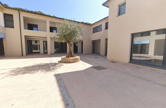 FRAIS DE NOTAIRE OFFERTS ! MURS COMMERCIAUX 62.32 m2 - LOT 4 -  PORTICCIO — photo 2