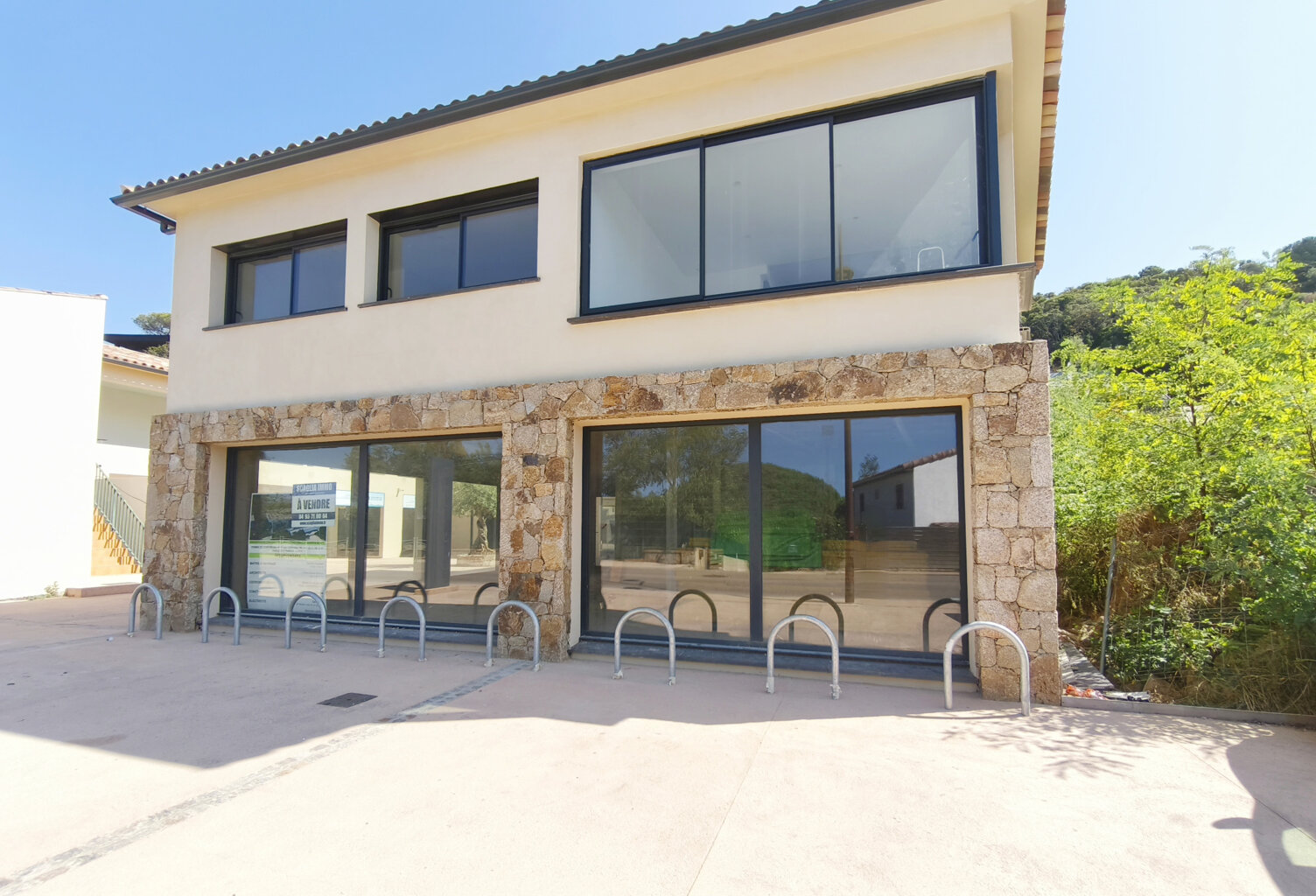 FRAIS DE NOTAIRE OFFERTS ! MURS COMMERCIAUX En première ligne - LOT 1 -  PORTICCIO — photo 1