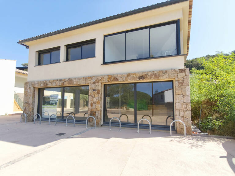 FRAIS DE NOTAIRE OFFERTS ! MURS COMMERCIAUX En première ligne - LOT 1 -  PORTICCIO — photo 1