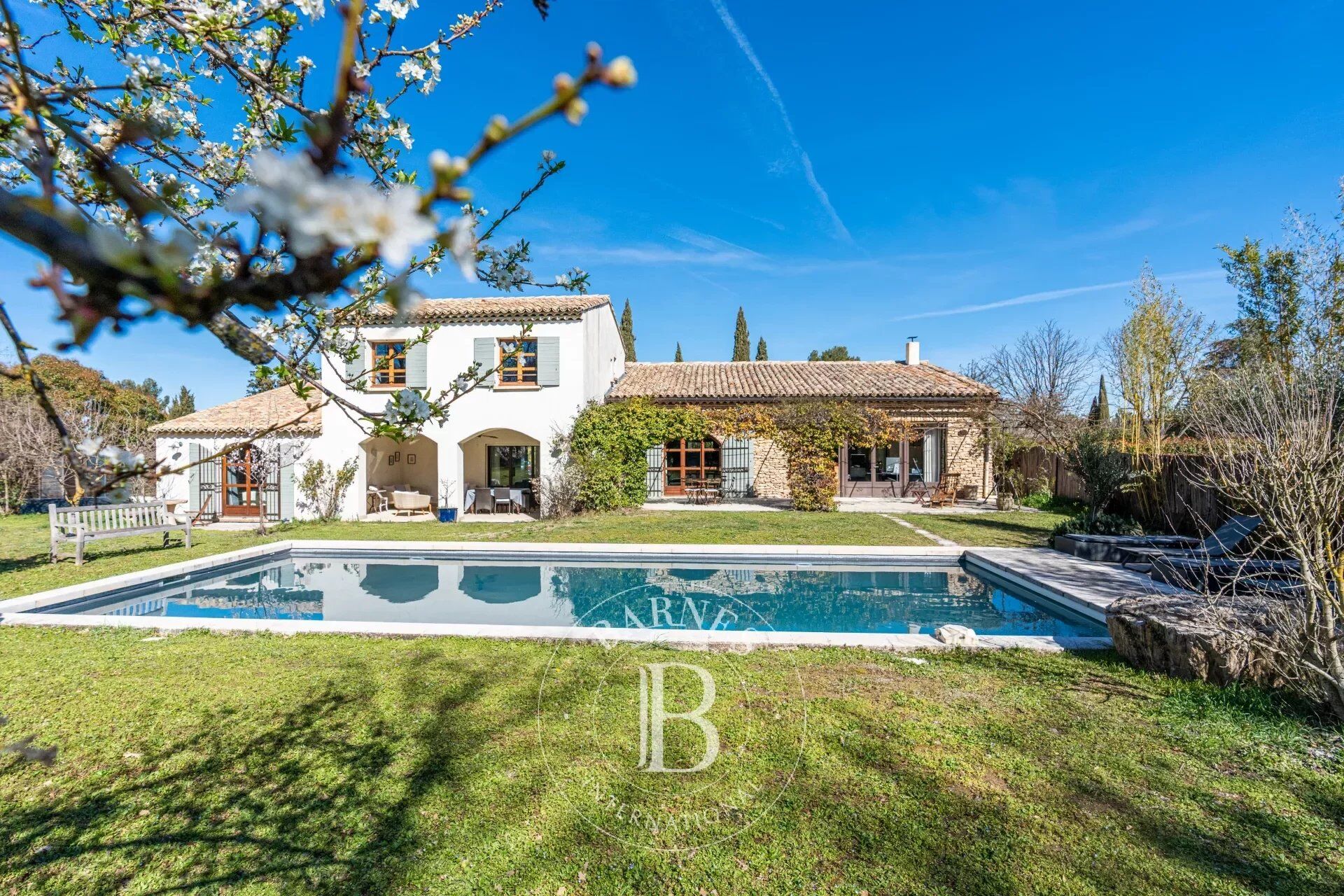 Villa / Maison 6 pièces  à vendre Aix-en-Provence 13100