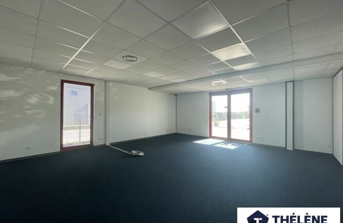 BUREAUX à LOUER — photo 2