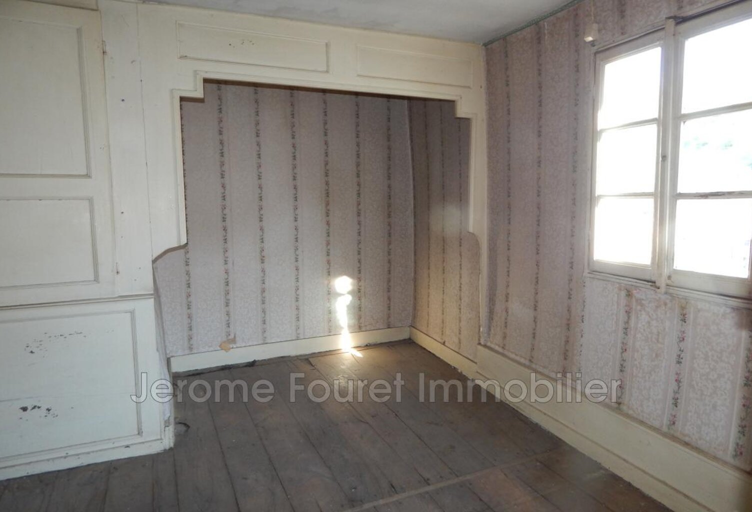 Maison en pierres sur 3 niveaux à rénover — photo 1