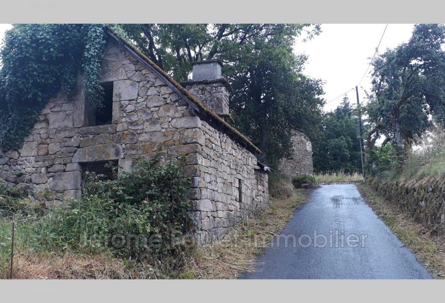 SARRAN- ENSEMBLE DE 2 BATIMENTS A RESTAURER — photo 1