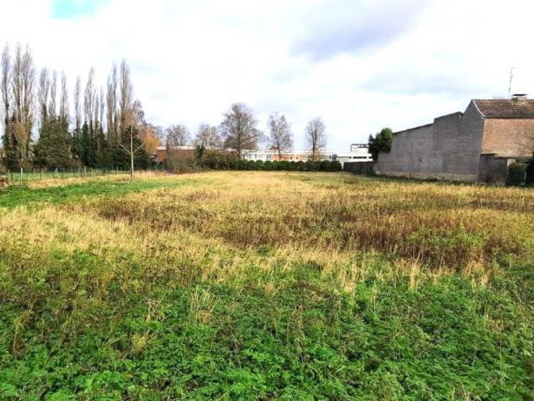 Terrain à bâtir, beau potentiel, en front de rue ! — photo 1